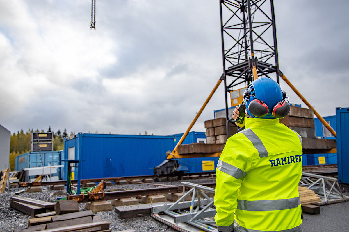 Radiopuhelin_nostotöissä_4984