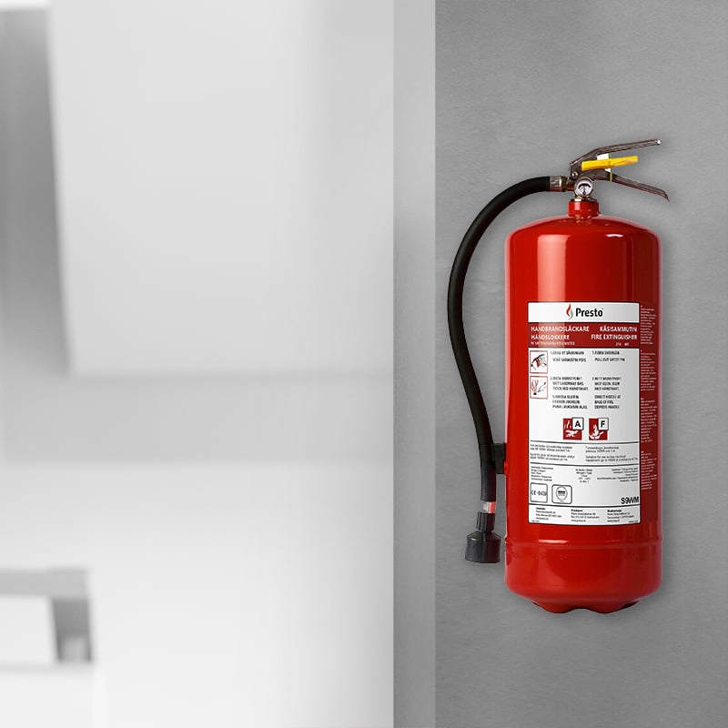 vesisammutin-porraskäytävässä800px